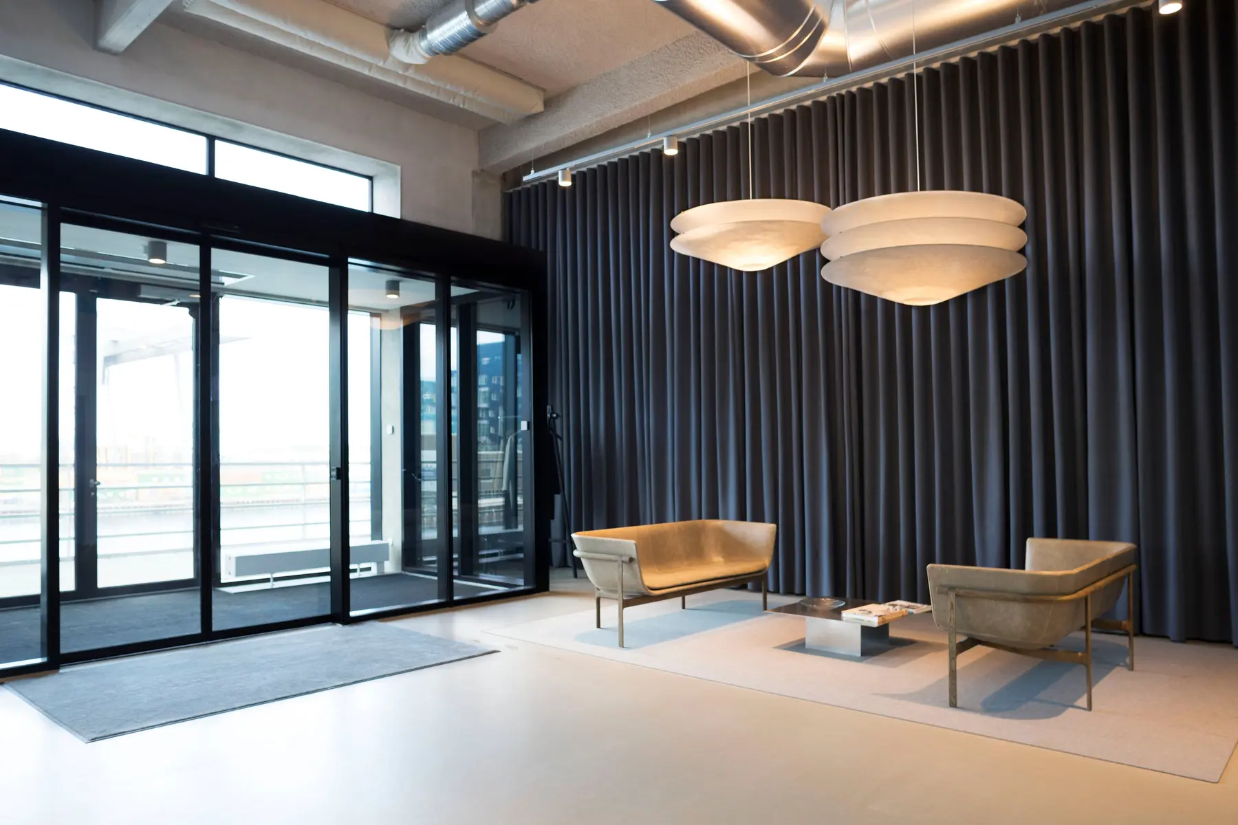 Dark full-height curtains along a large office space in Nordhavn