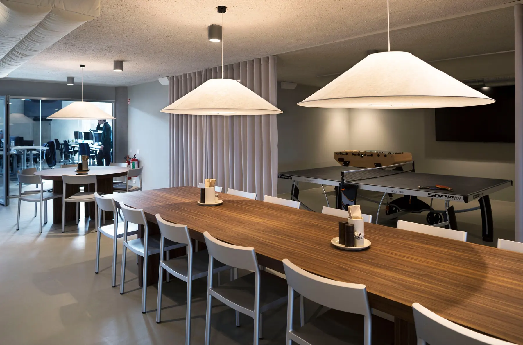 Meeting and dining area with a curtain backdrop in Nordhavn
