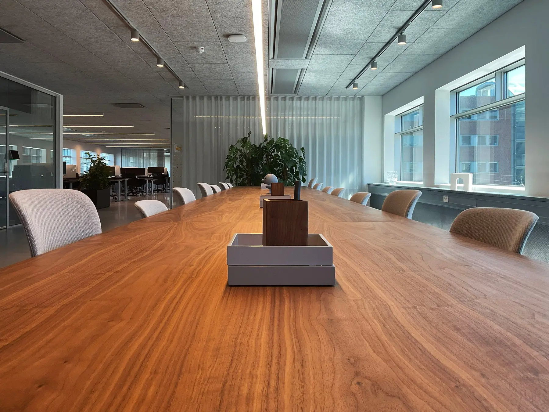 Meeting room in the Østerbro office with textile curtains at the window