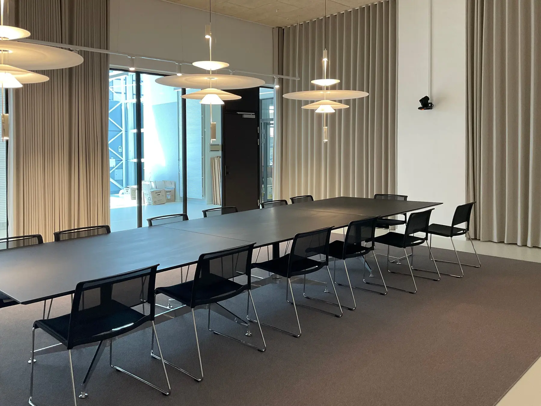 Meeting room with full-height curtains on Store Kongensgade