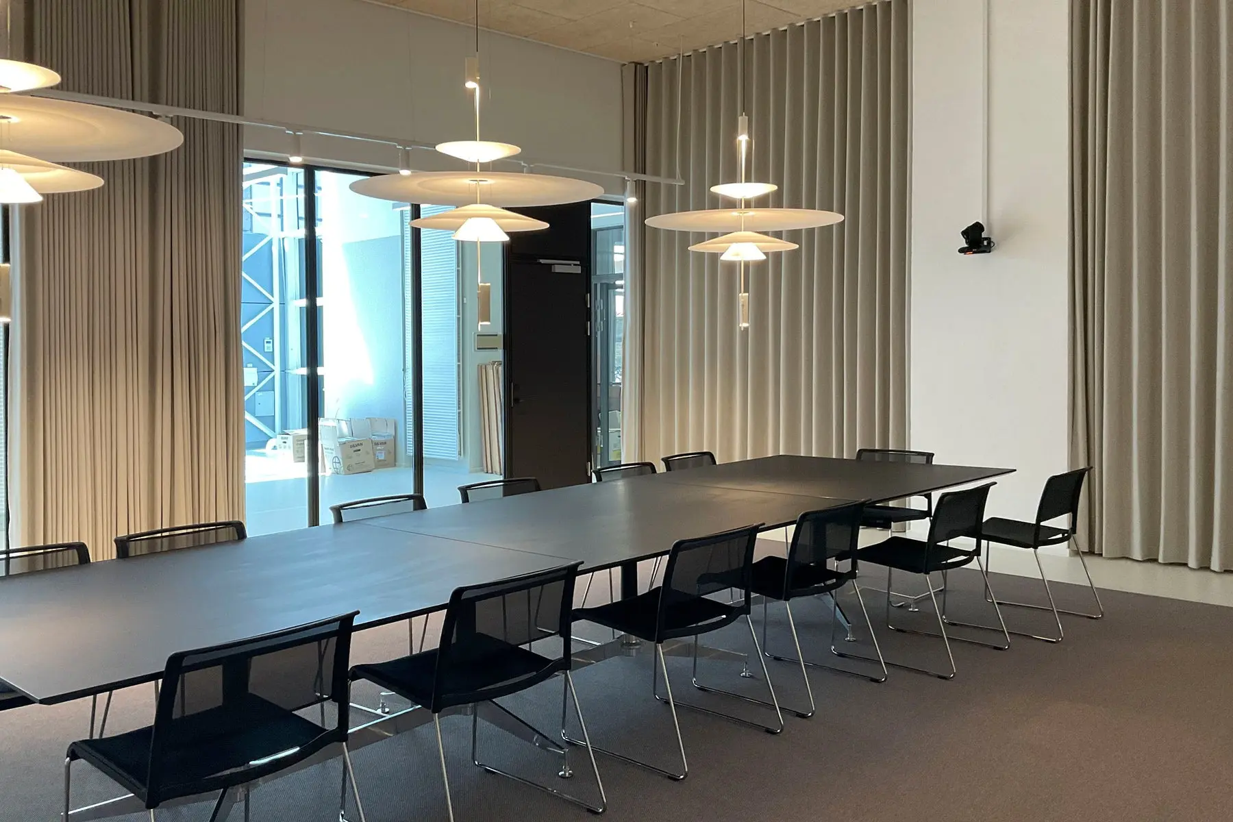 Meeting room with full-height curtains on Store Kongensgade